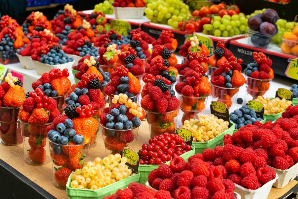 Strawberries and blueberries in bowls