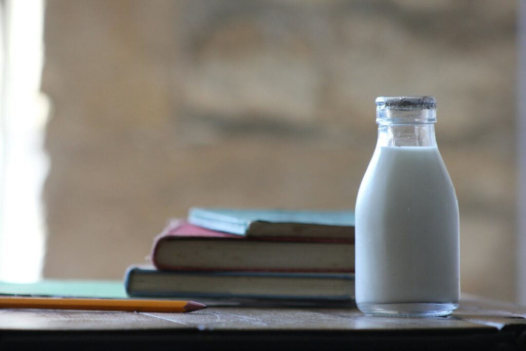 Shallow focus photo of clear glass container on wooden table