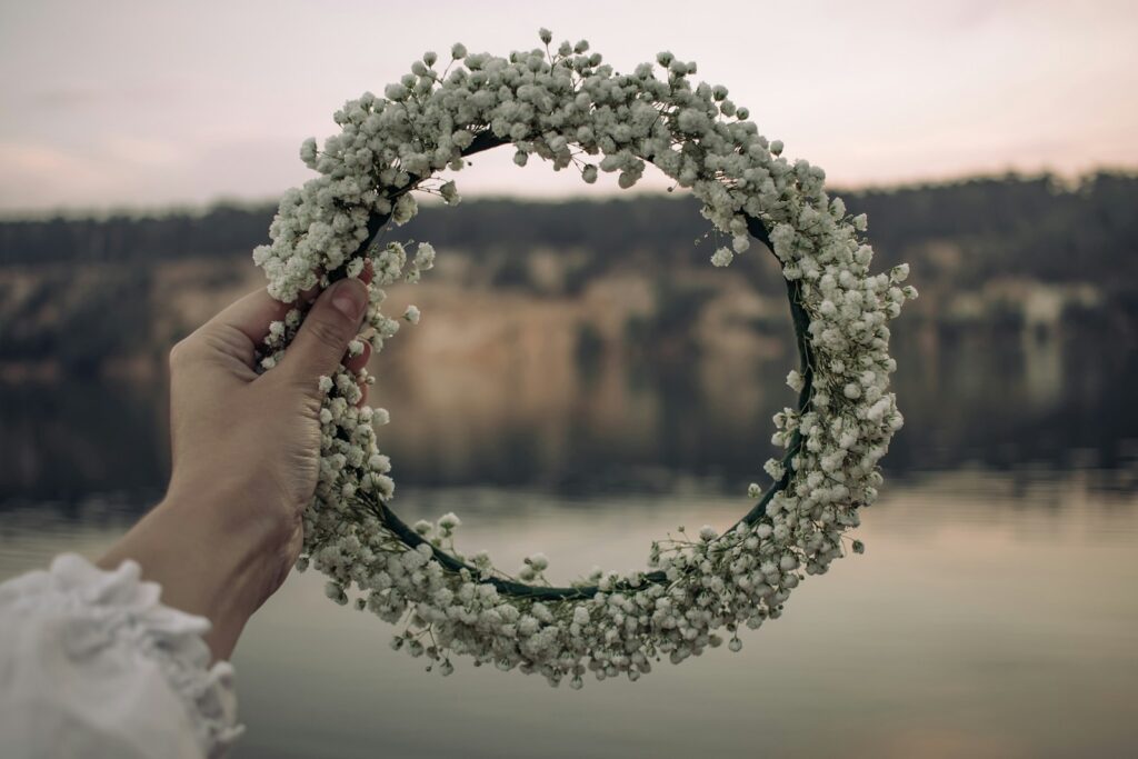A hand holding a bouquet of flowers